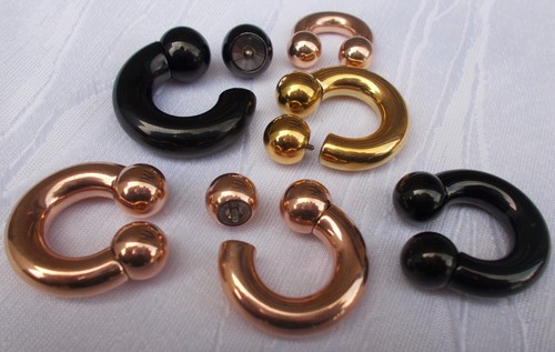 Piercing orecchio labbra - orecchio,